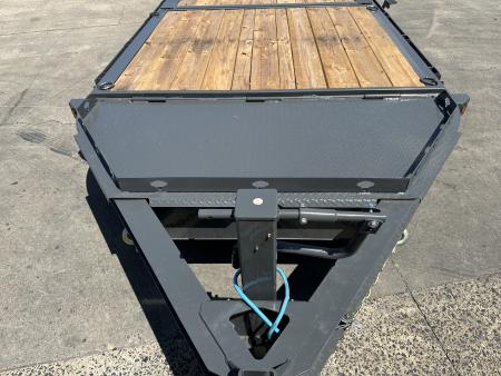 New PJ Trailers 20' Hydraulic Dampening Tilt (TY)