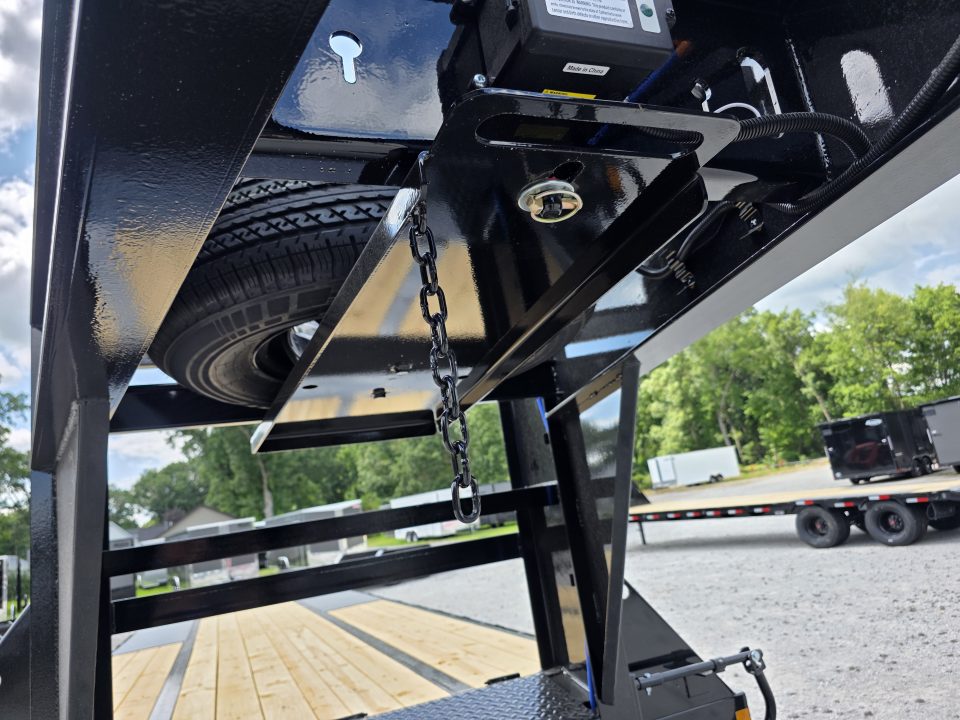 New 2027 Load Trail BRAND NEW 102X30 24K GOOSENECK MAX RAMPS TANDEM DUAL Equipment Trailer