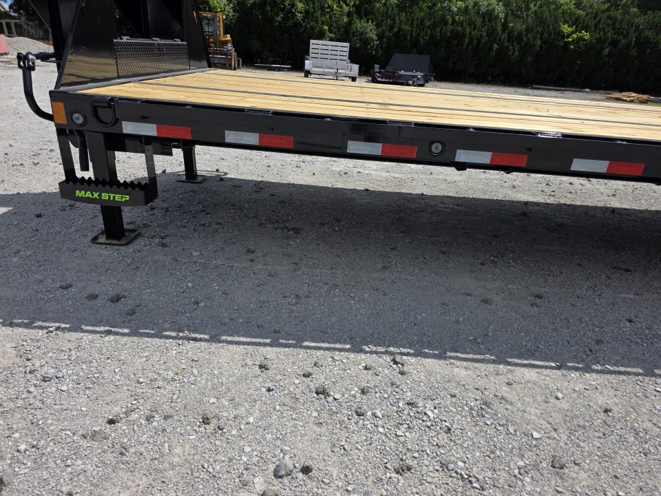 New 2027 Load Trail BRAND NEW 102X30 24K GOOSENECK MAX RAMPS TANDEM DUAL Equipment Trailer