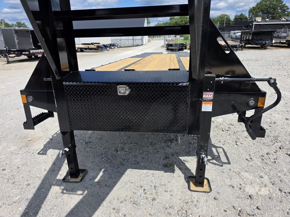 New 2027 Load Trail BRAND NEW 102X32 25900 GOOSENECK MAX RAMPS TANDEM DUAL Gooseneck Bodies