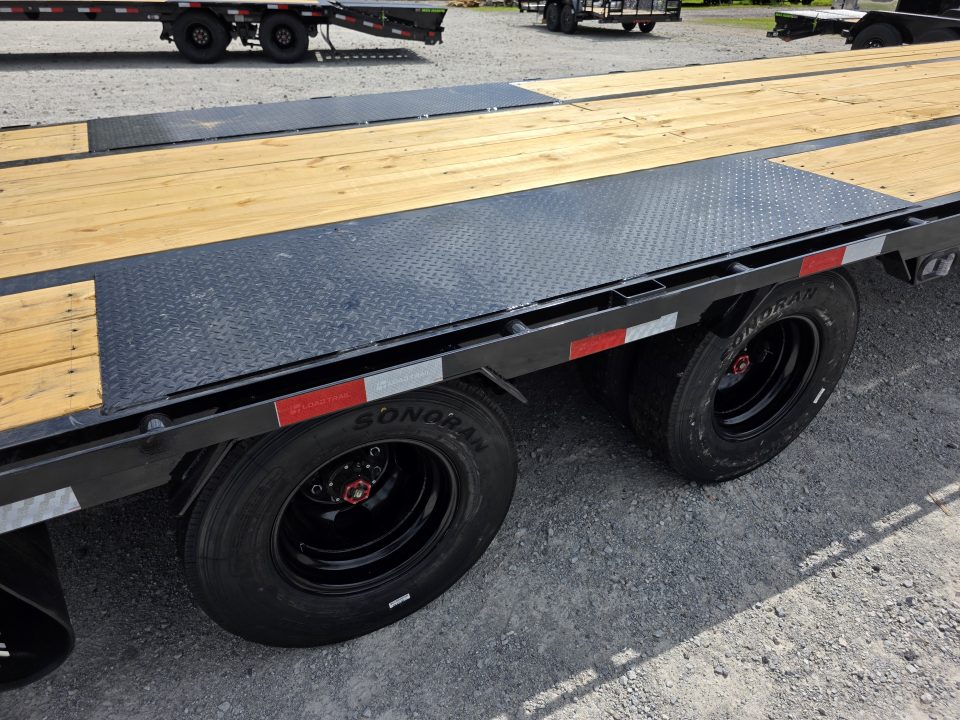 New 2027 Load Trail BRAND NEW 102X32 25900 GOOSENECK MAX RAMPS TANDEM DUAL Gooseneck Bodies