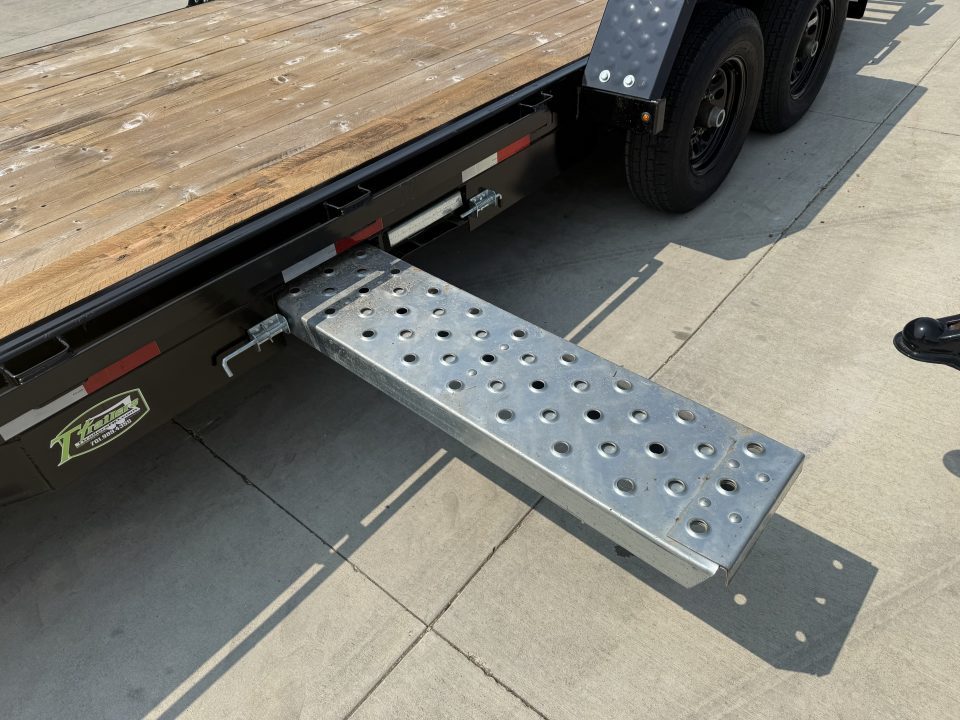Dovetail Trailer photo 9