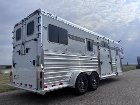 New 2027 4-Star Trailers 2 + 1 Horse Trailer