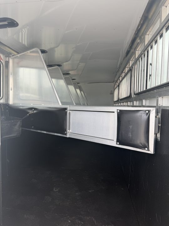 Used 2019 Sundowner 6 Horse Gooseneck Horse Trailer