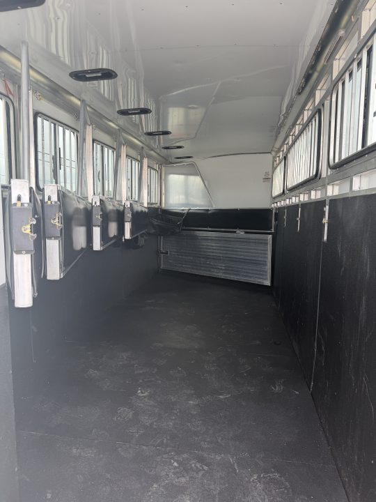 Used 2019 Sundowner 6 Horse Gooseneck Horse Trailer