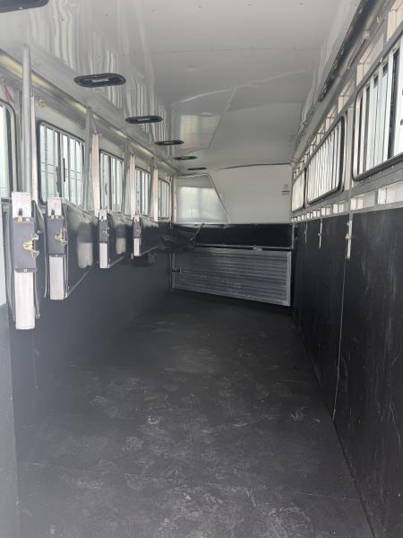 Used 2019 Sundowner 6 Horse Gooseneck Horse Trailer