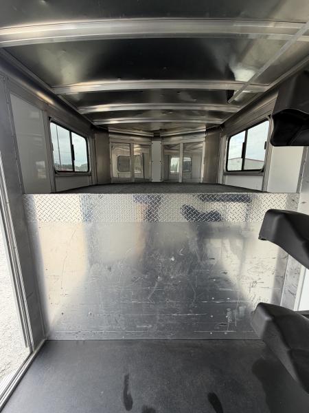 Used 2019 Sundowner 6 Horse Gooseneck Horse Trailer