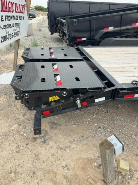 New 2025 Big Tex Trailers 7X22 EQUIPMENT TRAILER 17.5K WITH MEGA RAMPS