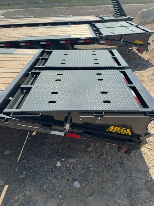 New 2026 Big Tex Trailers 25+5 GOOSENECK TRAILER 15.9K WITH MEGA RAMPS