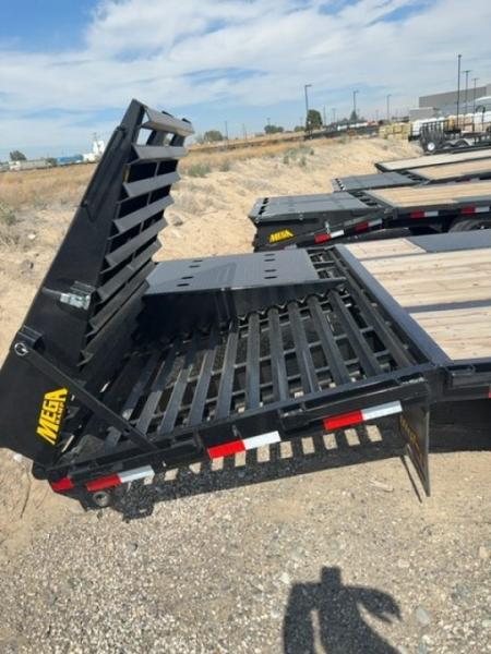New 2025 Big Tex Trailers 25+5 GOOSENECK TRAILER 23.9K WITH MEGA RAMPS