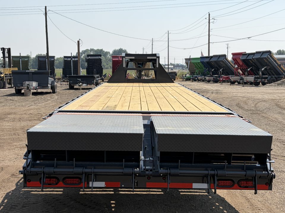 New 2027 Lamar 8X27+5 24K Gooseneck Equipment Trailer
