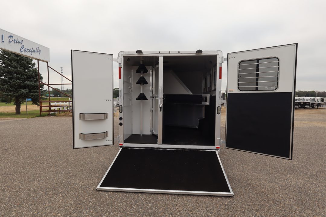 Used 2016 Lakota 3 Horse LQ Trailer