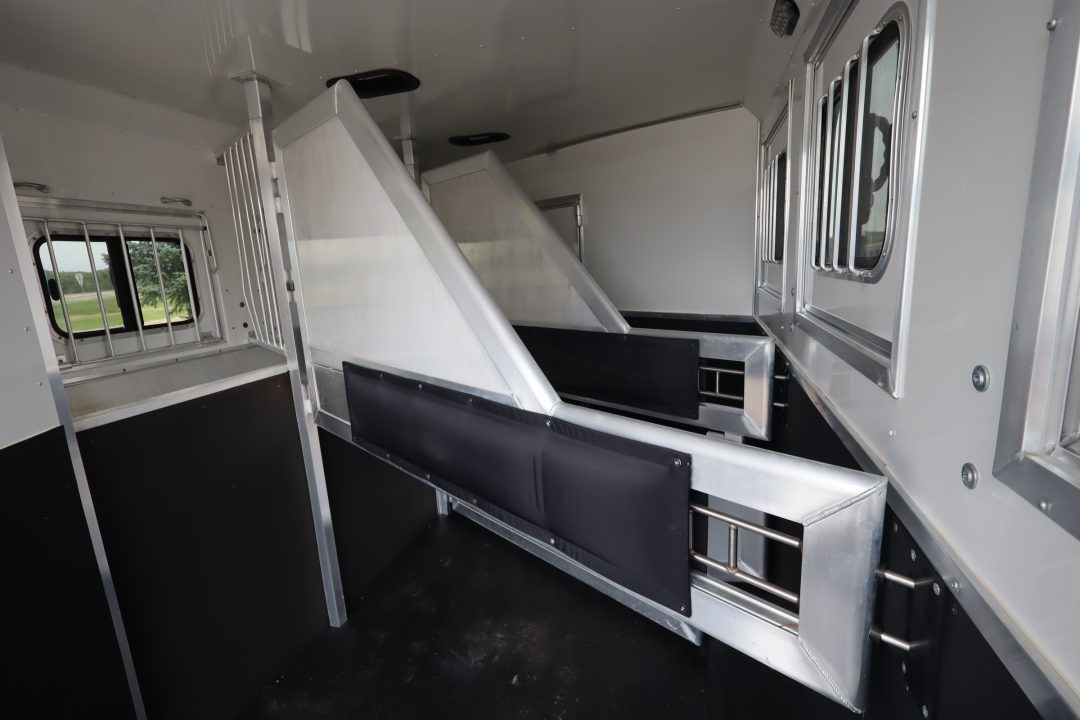 Used 2016 Lakota 3 Horse LQ Trailer