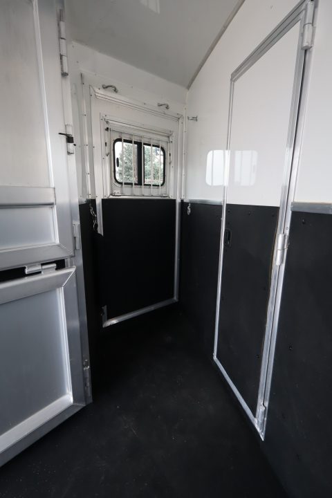 Used 2016 Lakota 3 Horse LQ Trailer