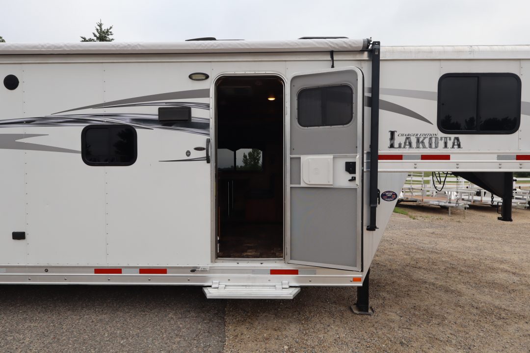 Used 2016 Lakota 3 Horse LQ Trailer