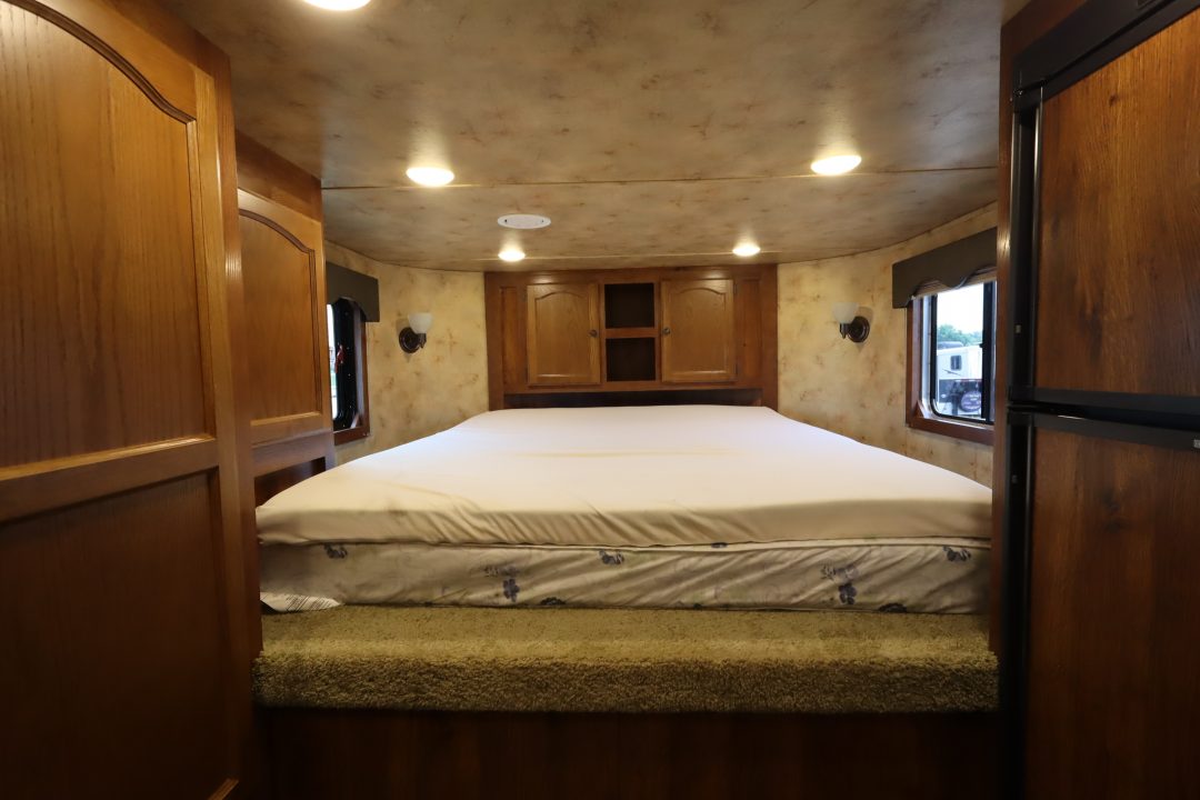 Used 2016 Lakota 3 Horse LQ Trailer
