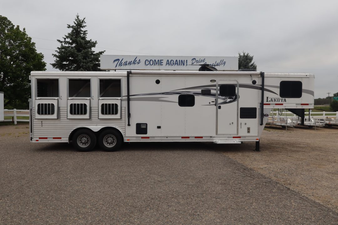 Used 2016 Lakota 3 Horse LQ Trailer