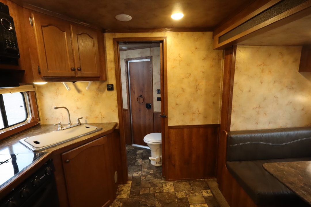 Used 2016 Lakota 3 Horse LQ Trailer