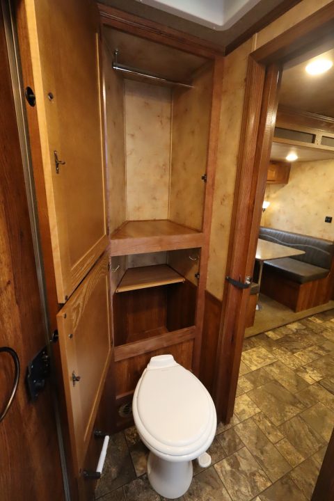 Used 2016 Lakota 3 Horse LQ Trailer