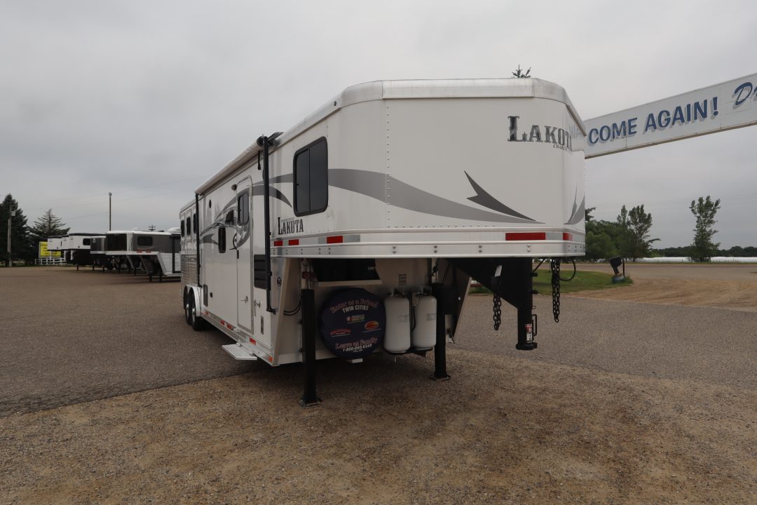 Used 2016 Lakota 3 Horse LQ Trailer