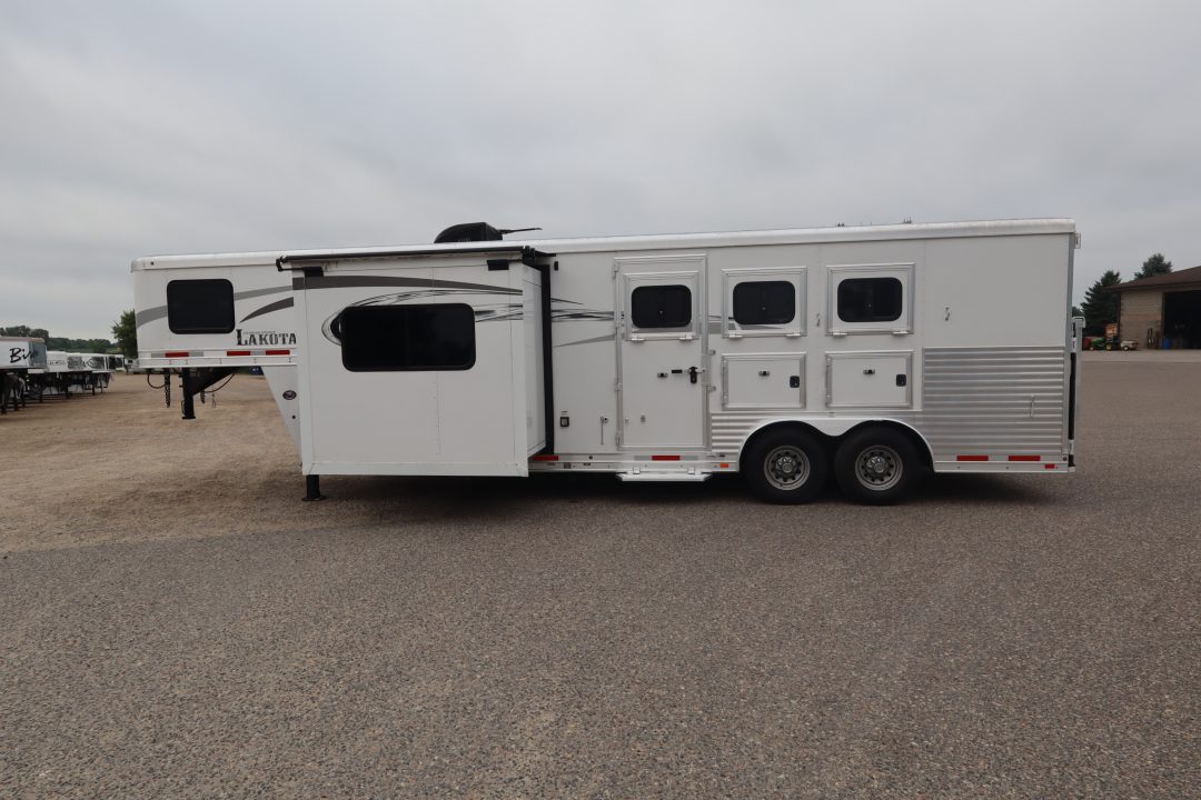 Used 2016 Lakota 3 Horse LQ Trailer