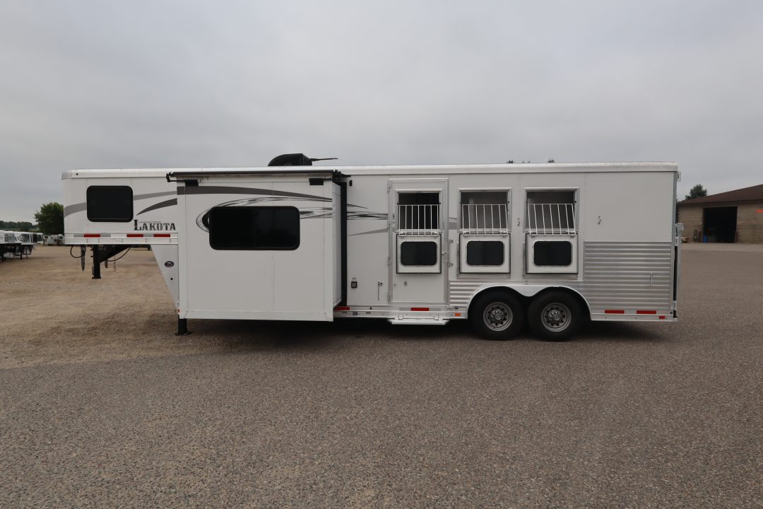 Used 2016 Lakota 3 Horse LQ Trailer
