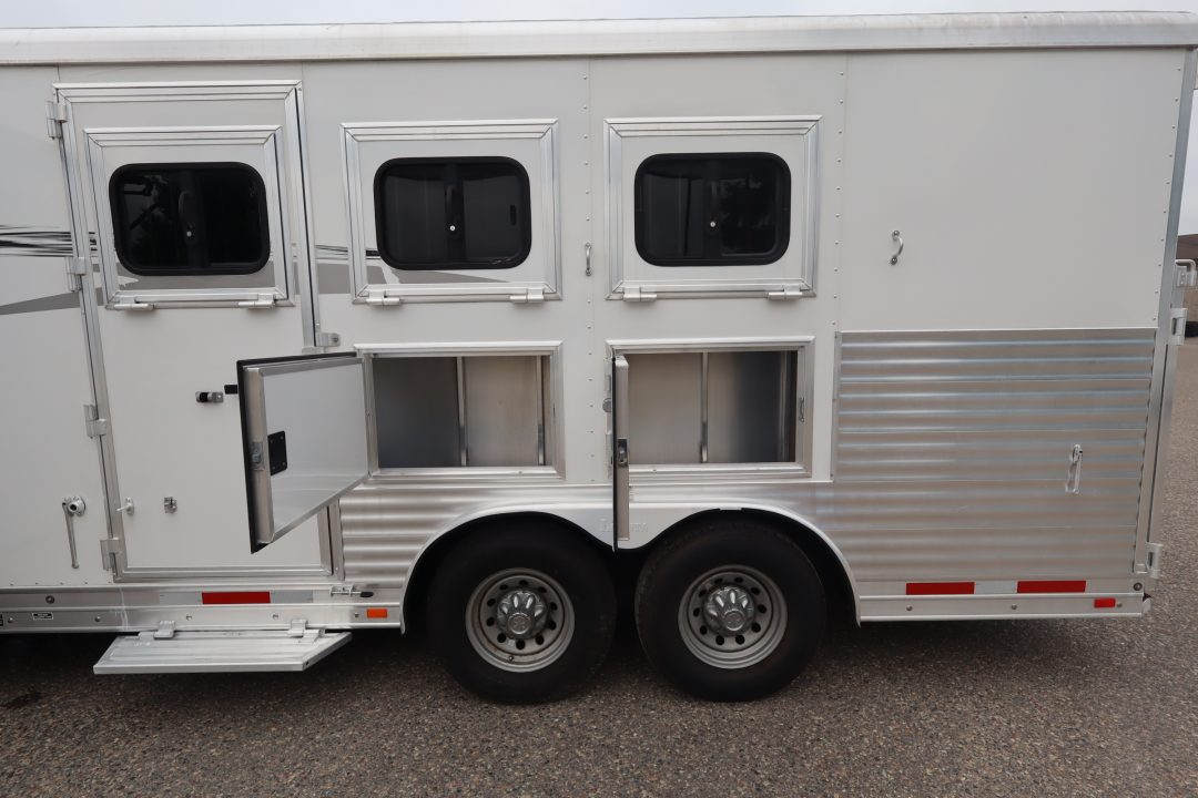 Used 2016 Lakota 3 Horse LQ Trailer