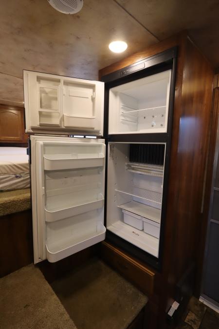 Used 2016 Lakota 3 Horse LQ Trailer