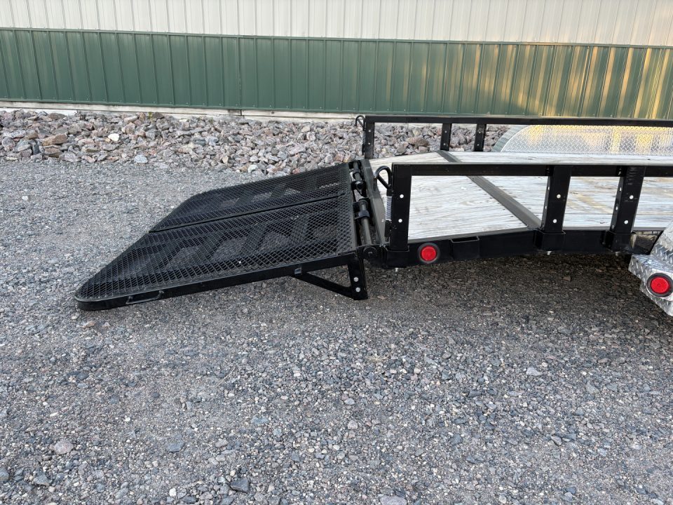 New 2027 PJ 16'x83" Tandem Utility - HD Gate
