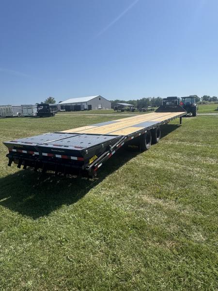 New 2026 Big Tex Trailers 102x40 Tandem 25.9K GN Flatbed w/ Mega Ramps, Load Lights, & 2-Speed Jacks Flatbed Trailer
