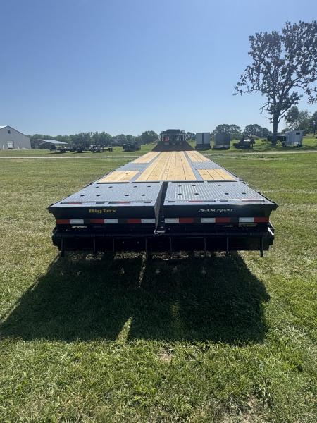 New 2026 Big Tex Trailers 102x40 Tandem 25.9K GN Flatbed w/ Mega Ramps, Load Lights, & 2-Speed Jacks Flatbed Trailer