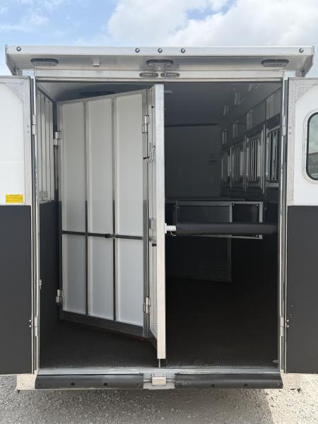 Used 2023 Sundowner 4 Horse Gooseneck Horse Trailer