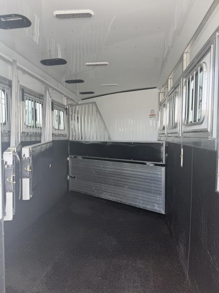 Used 2023 Sundowner 4 Horse Gooseneck Horse Trailer