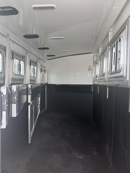 Used 2023 Sundowner 4 Horse Gooseneck Horse Trailer
