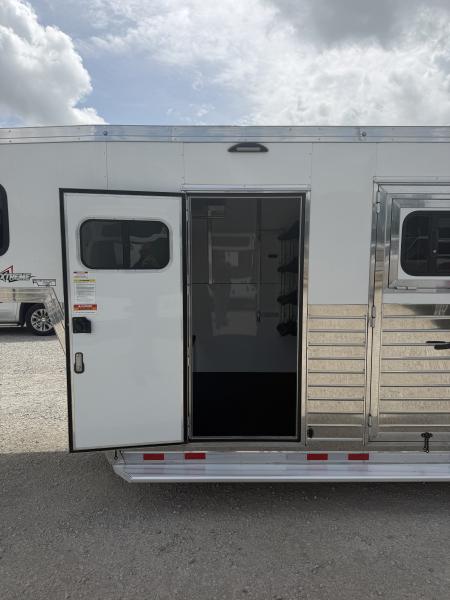 Used 2023 Sundowner 4 Horse Gooseneck Horse Trailer