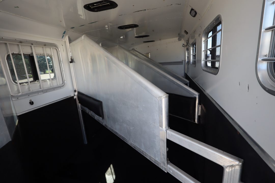 Used 2004 Exiss Trailers 4 Horse GN Trailer