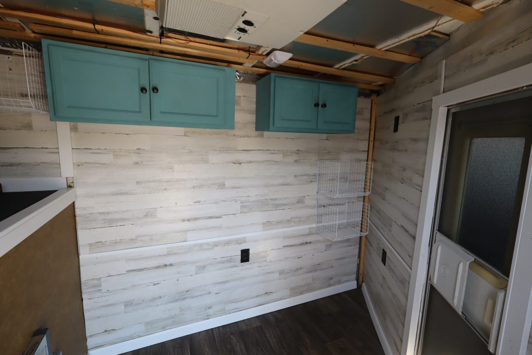 Used 2004 Exiss Trailers 4 Horse GN Trailer