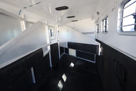 Used 2004 Exiss Trailers 4 Horse GN Trailer