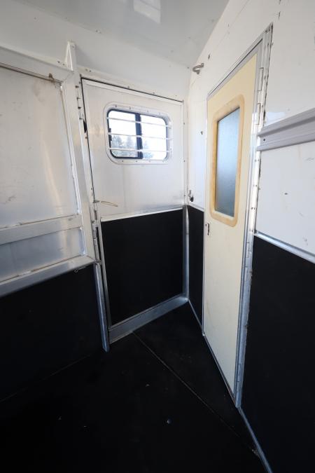 Used 2004 Exiss Trailers 4 Horse GN Trailer