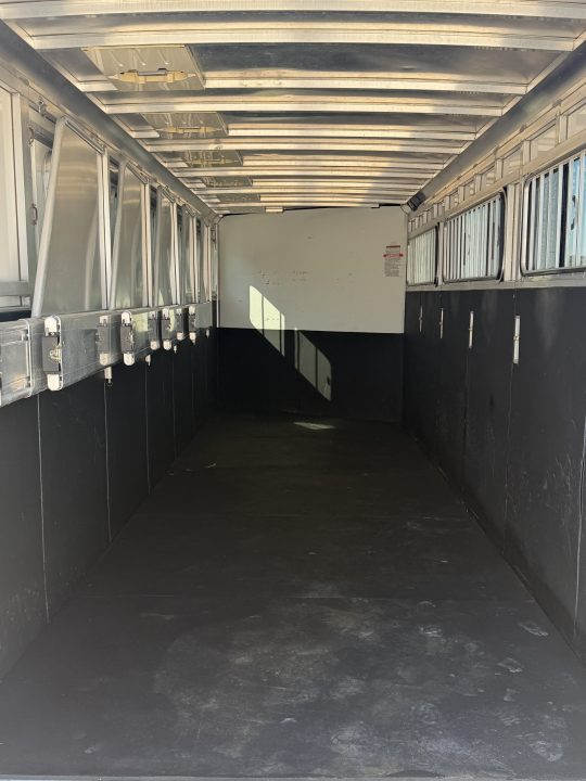 Used 2012 Sundowner 6 Horse Gooseneck Horse Trailer