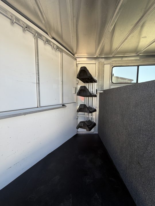 Used 2012 Sundowner 6 Horse Gooseneck Horse Trailer