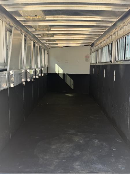 Used 2012 Sundowner 6 Horse Gooseneck Horse Trailer