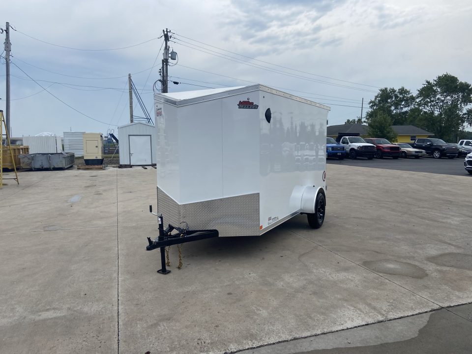 New United UJ-6X12 Enclosed Trailer