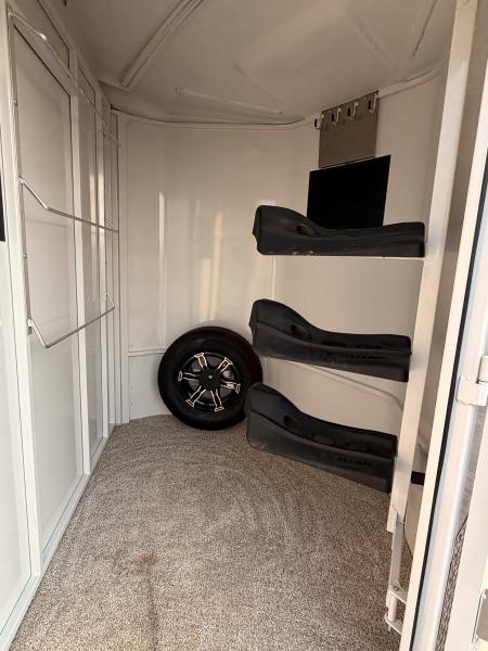 Used 2025 Titan Trailer 2H BP Horse Trailer
