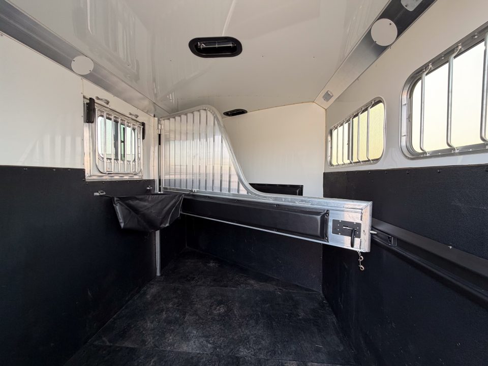 2022 Horse Livestock Trailer photo 3