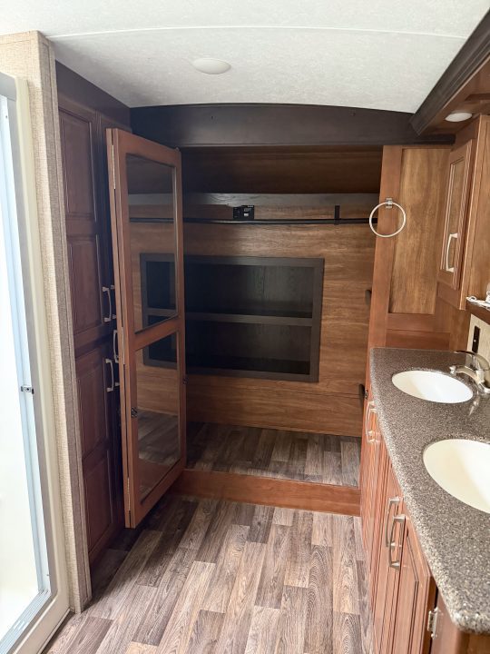 Used 2016 Keystone RV MONTANA Fifth Wheel
