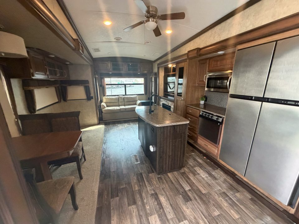 Used 2016 Keystone RV MONTANA Fifth Wheel