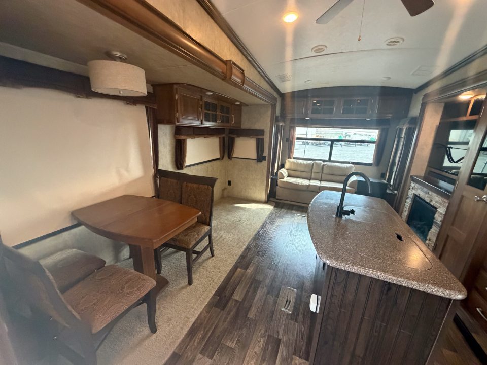 Used 2016 Keystone RV MONTANA Fifth Wheel