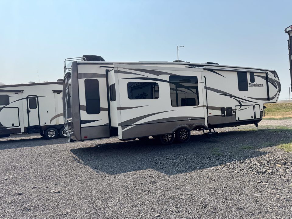 Used 2016 Keystone RV MONTANA Fifth Wheel