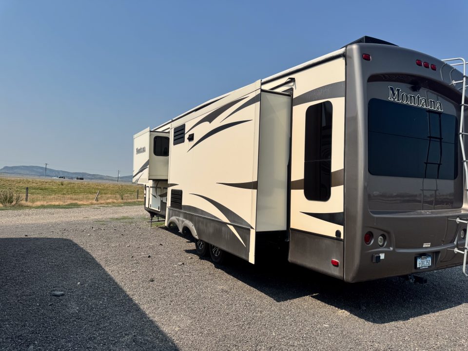 Used 2016 Keystone RV MONTANA Fifth Wheel